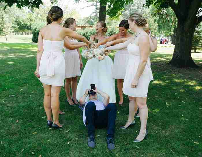 Deze foto's bewijzen dat trouwfotografen echt álles doen voor een goede foto
