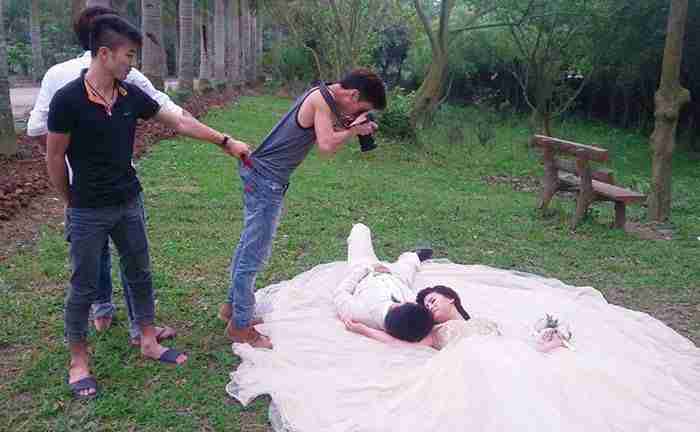 Deze foto's bewijzen dat trouwfotografen echt álles doen voor een goede foto