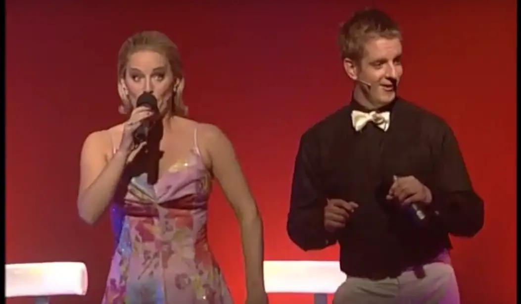 Dit hilarische nummer van Alex Klaasen en Martine Sandifort maakt je dag