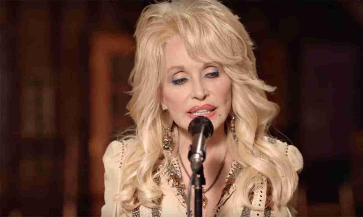 Deze vertraagde versie van Dolly Parton's 'Jolene' moet je even horen