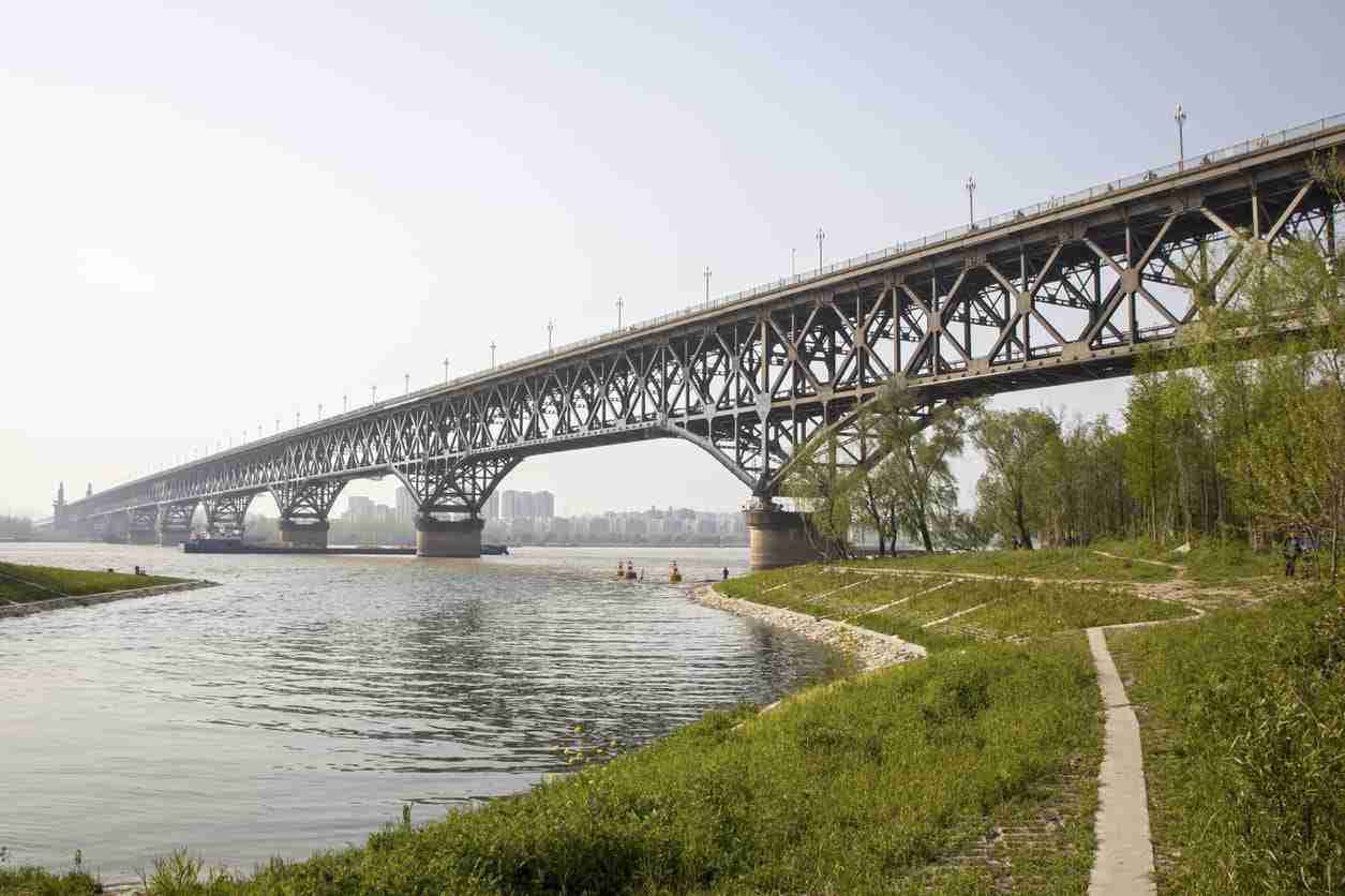 Heftig: man redt meer dan 300 suïcidale mensen van brug