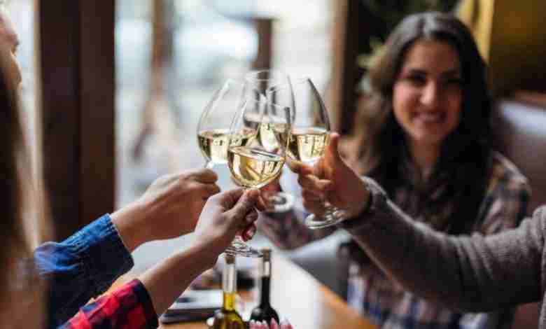 Ook witte wijn heeft gezondheidsvoordelen volgens de wetenschap (hoera!)