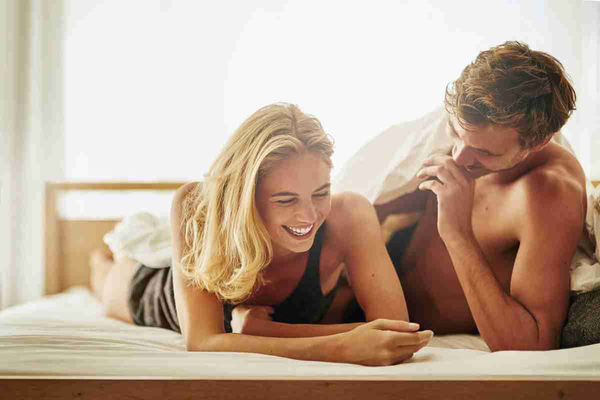 Hoe lachen je seksleven kan verbeteren