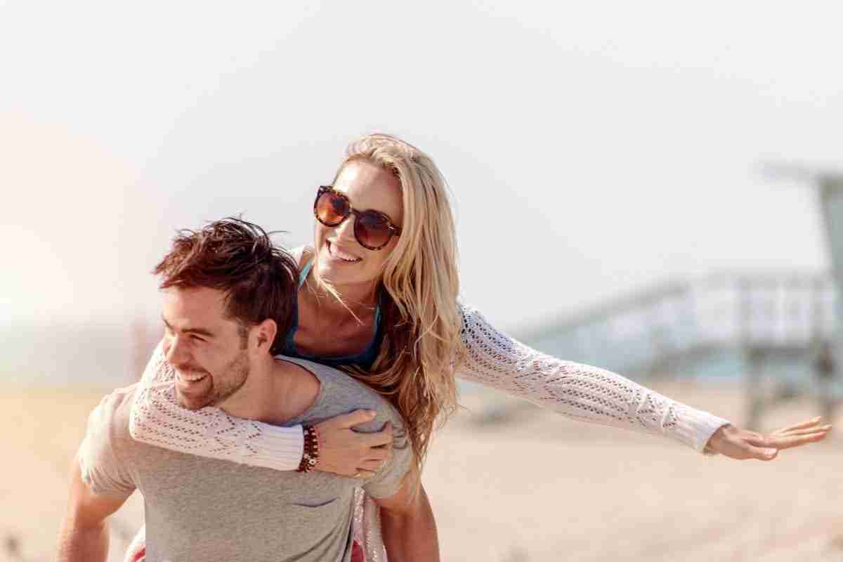 9 dingen die mensen van je denken als je op jonge leeftijd al een lange relatie hebt