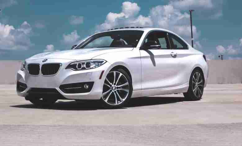 witte-bmw-blauwe-lucht