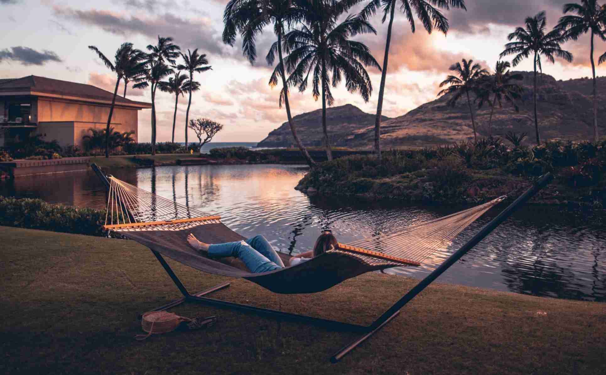 ontspannen-vakantie-hawaii-hangmat-palmbomen