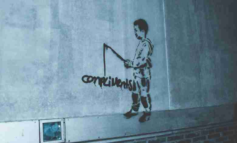 bansky-man-vist-naar-complimenten