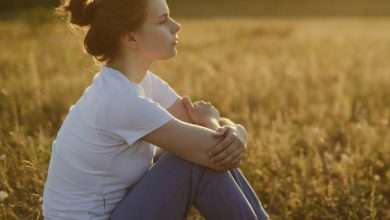 Vrouw Die Buiten Rust