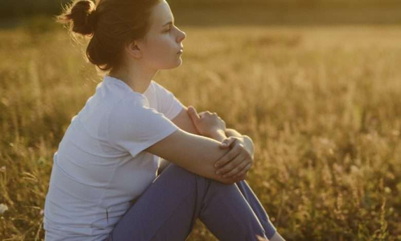 Vrouw Die Buiten Rust